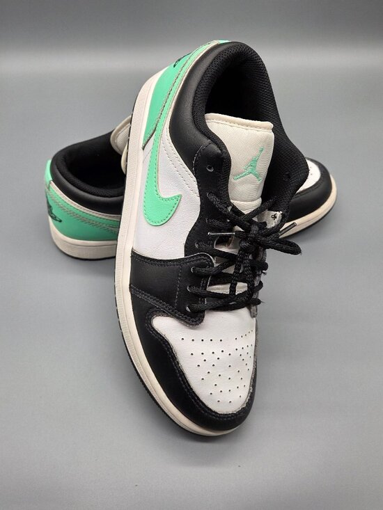 Air Jordan\'s Men\'s size 8 Mint Green and Black main image 7